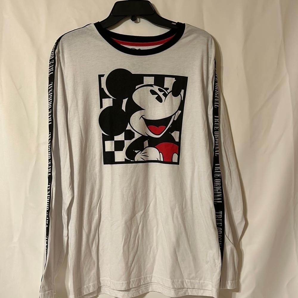 Disney Men’s Size Large Long Sleeve White T-shirt Mickey Mouse Front Graphic